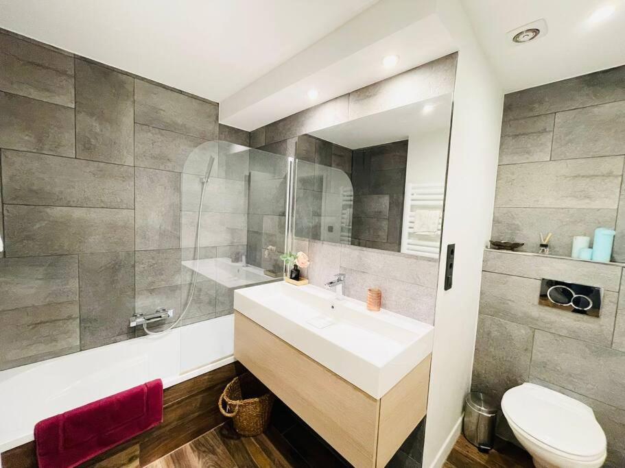 Spacious 2bedrooms Flat W Terrace&parking * Luxemburg